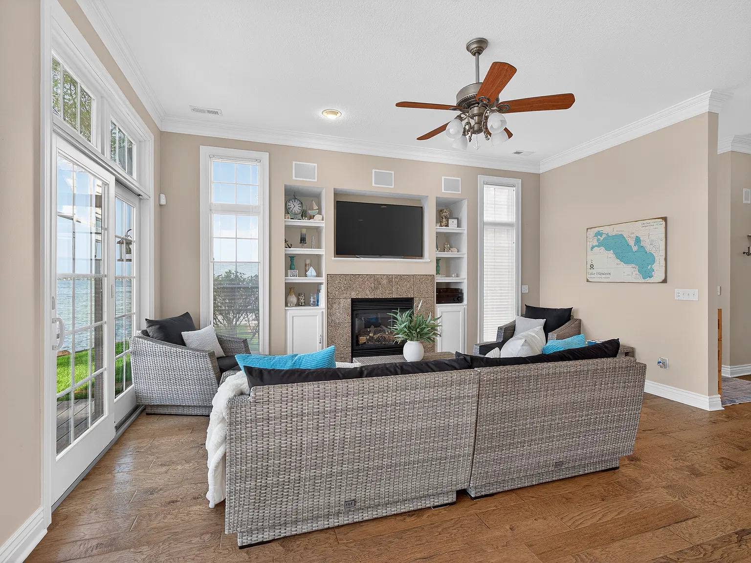 4 bed, 3.5 bath, 2579 sqft, $2,750 — Photo 2
