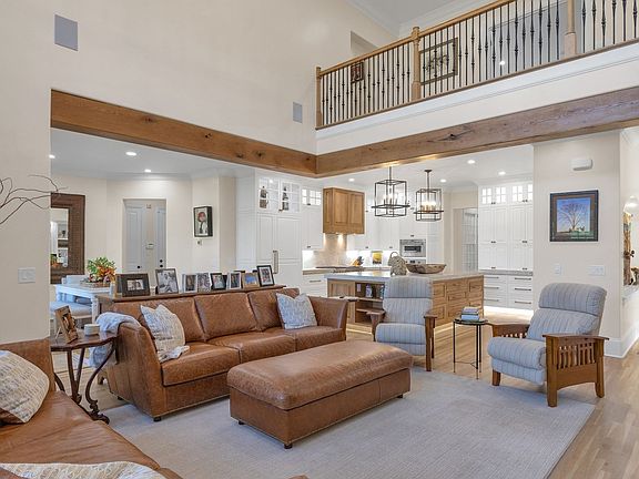 5th image of 412 Legends Park Cir