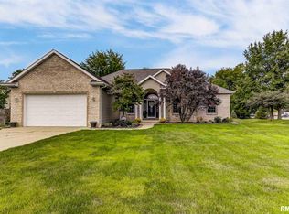 8751 Sweetbriar Ln, Chatham, IL 62629