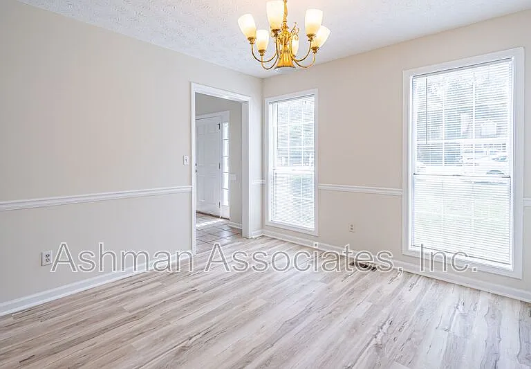 2402 Betsy Ct SW — Photo 9