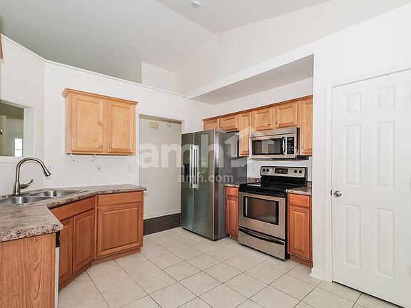 4th image of 2626 Bow Hunter Dr