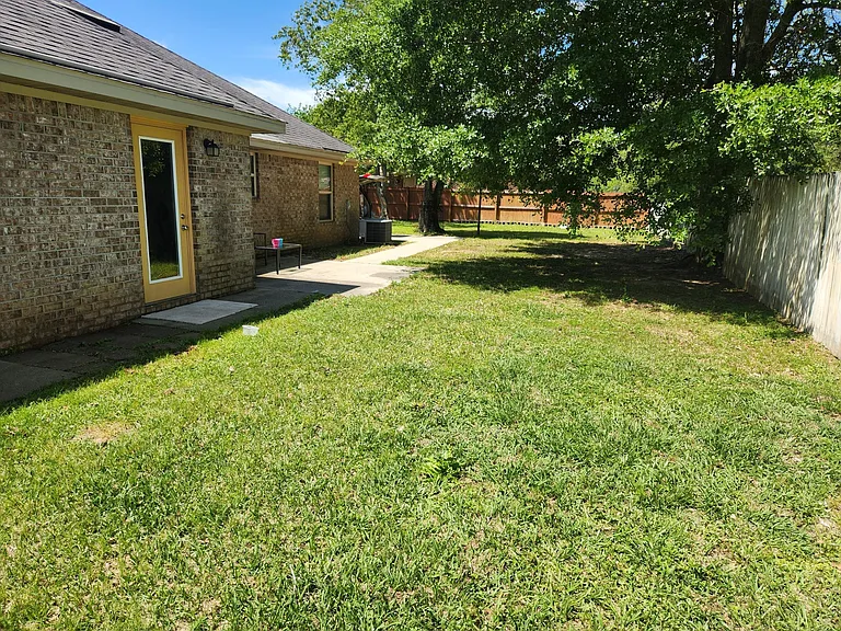 9718 Estate Dr — Photo 31