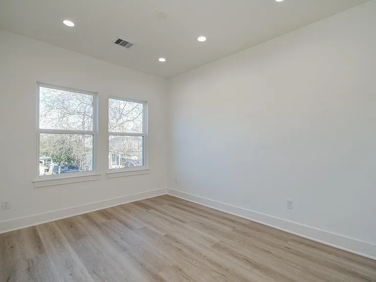 4425 Providence St — Photo 24