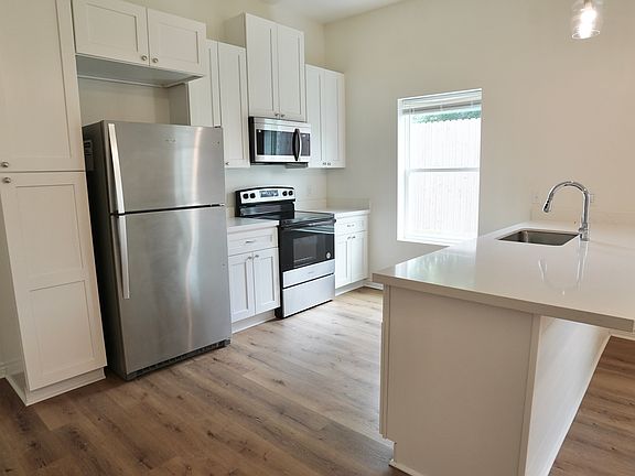 3rd image of 170 Bailey Ave