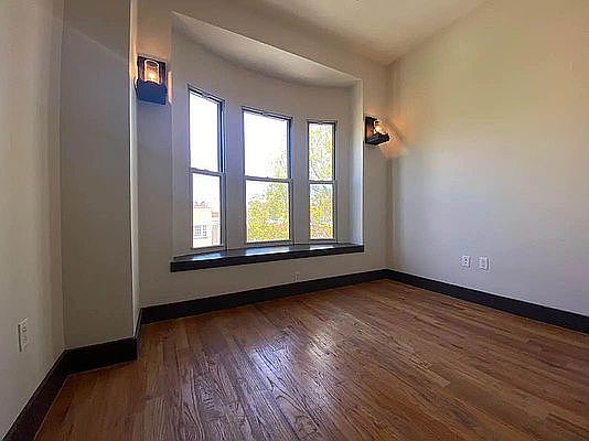 3rd image of 542 Kosciuszko St #3A