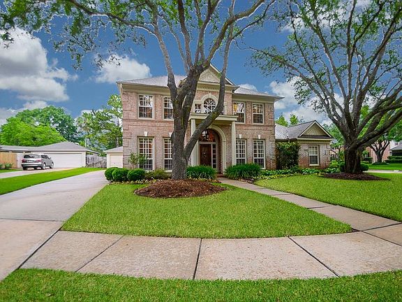 3rd image of 22202 Winding Lake Ct