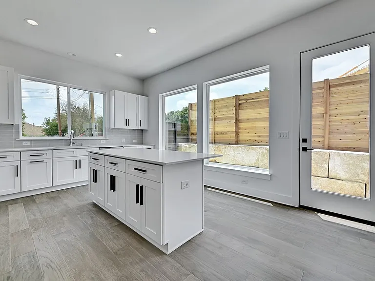 2308 Maxwell Ln #1 — Photo 5