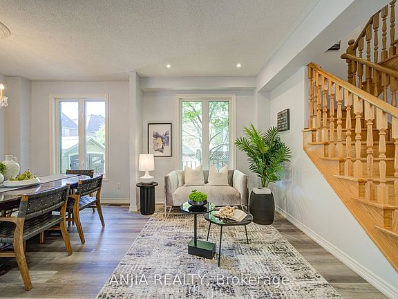 4th image of 16 Forest Manor Pl