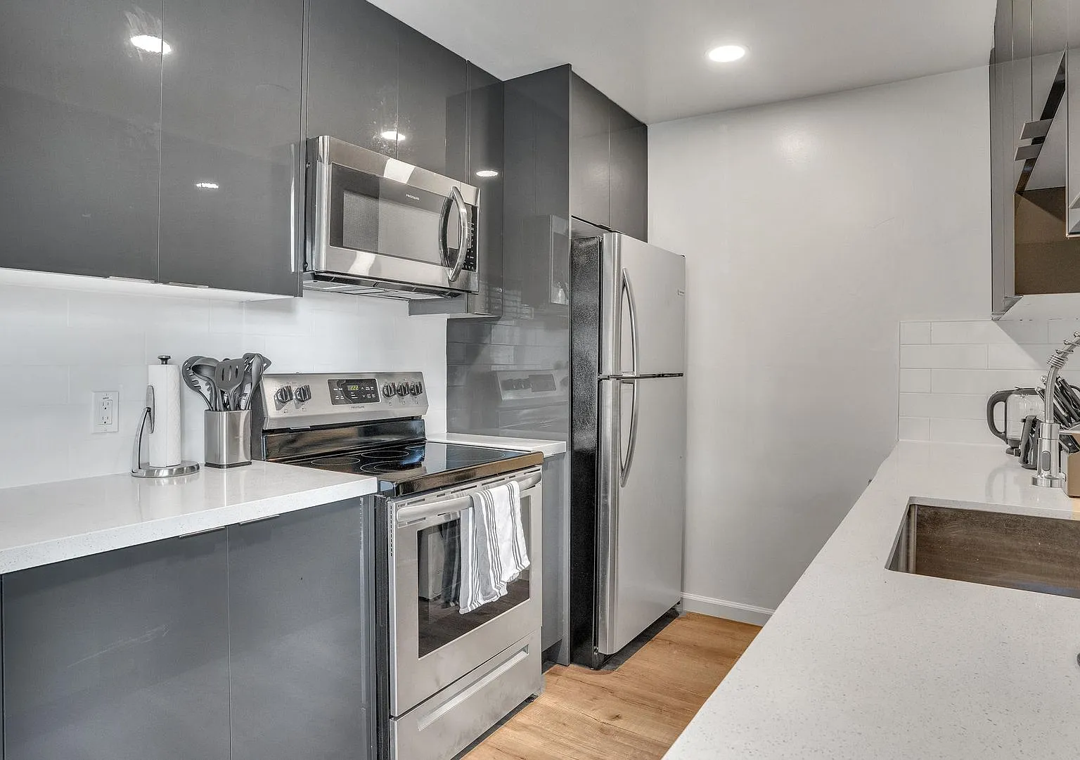 California St Apartments — Photo 1