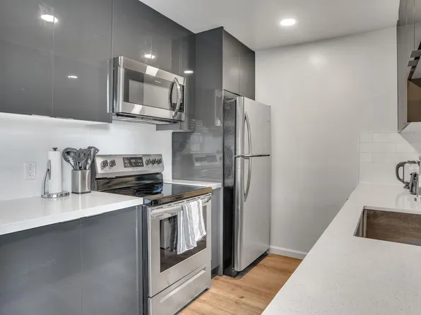 California St Apartments