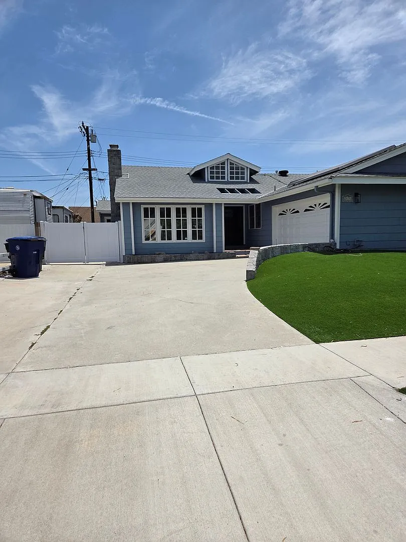 4 Bedroom 2 baths remodeled home — Photo 1