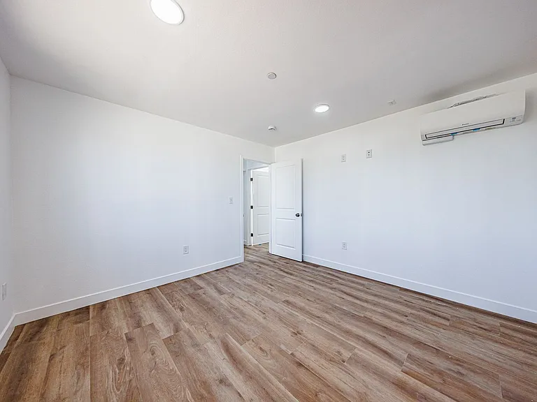 Huge 2, 3 & 4 Bed 2026 Townhomes — Photo 104