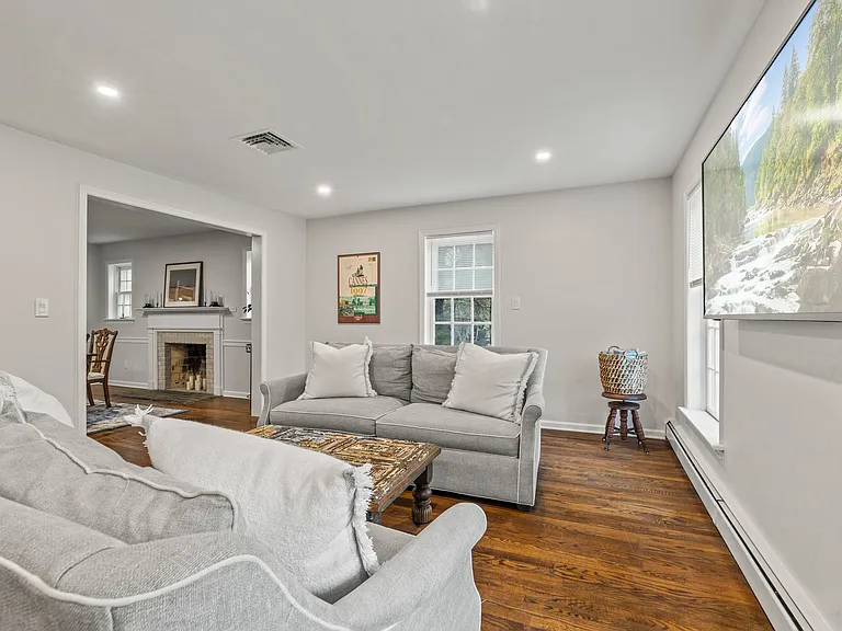 341 Crum Creek Ln — Photo 18