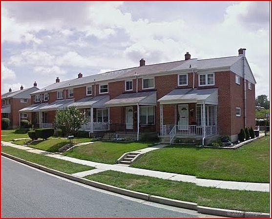 Front of House/Neighborhood