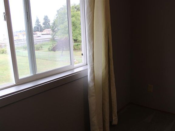 2nd image of 321 S Cherry St #B