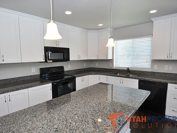 3rd image of 847 N Valdean Ln