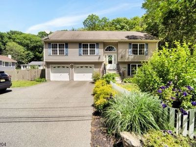 100 Lakeshore Dr, Hewitt, NJ, 07421