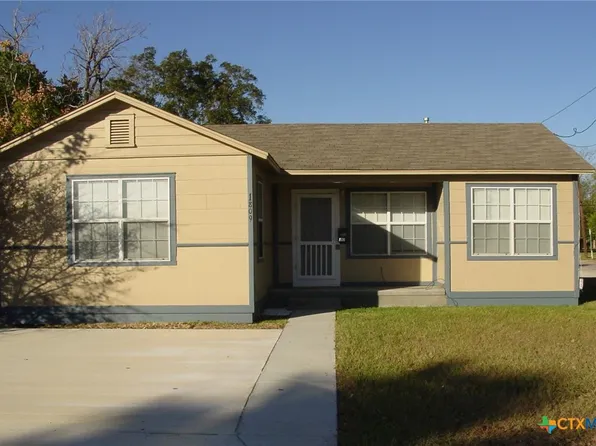 1809 N Wheeler St, Victoria, TX 77901