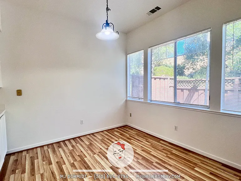 303 Sutton Cir — Photo 6