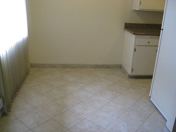 4th image of 8024 Macarthur Blvd