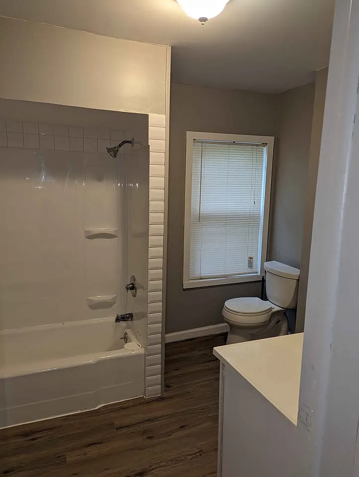 3 bed, 1000 sqft, $1,350 — Photo 2