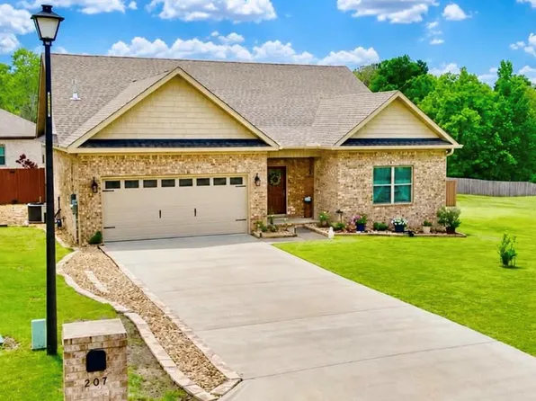 207 Cabrio Way, Headland, AL 36345