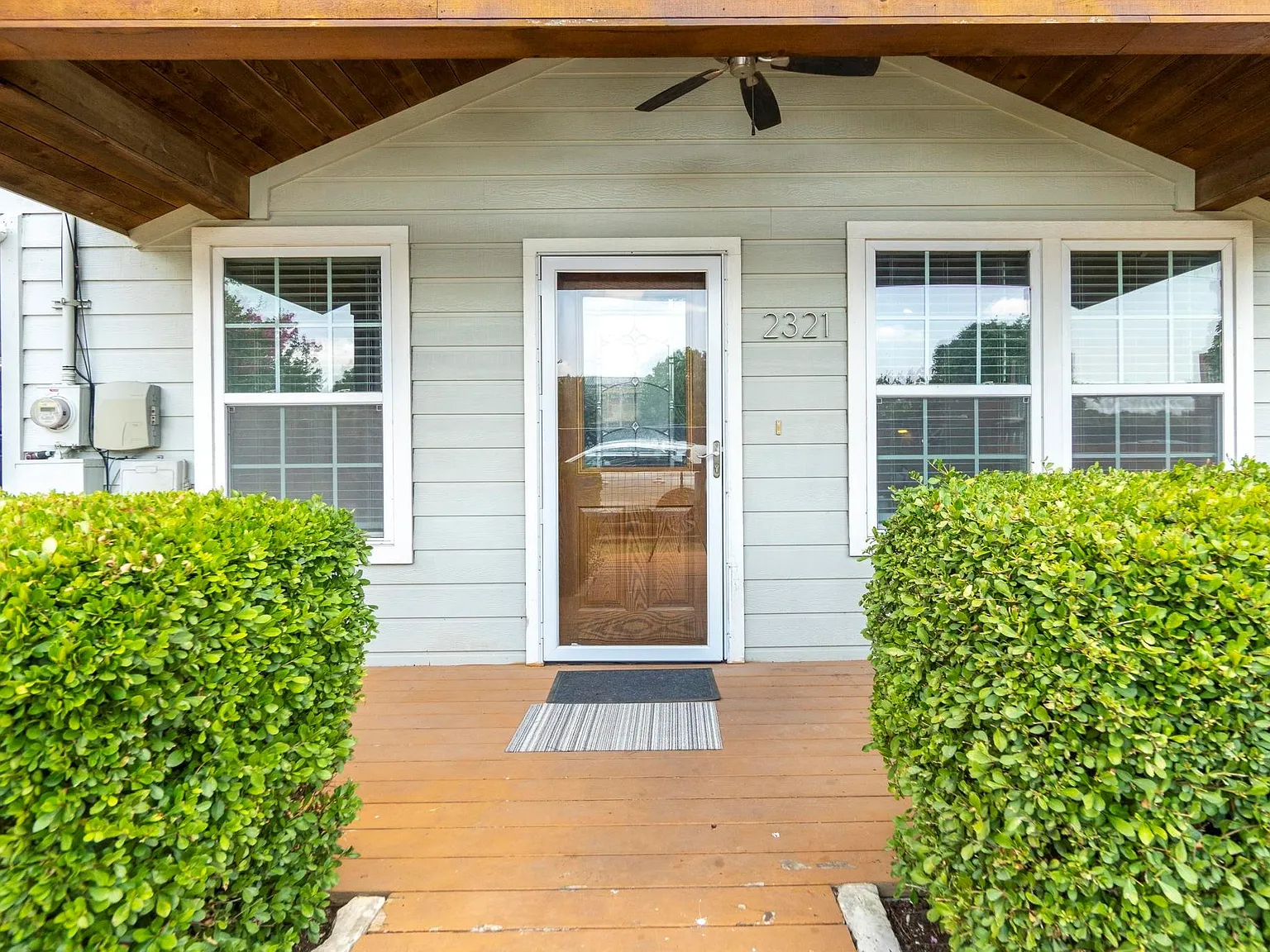 3 bed, 2.0 bath, 1366 sqft, $3,395 — Photo 2