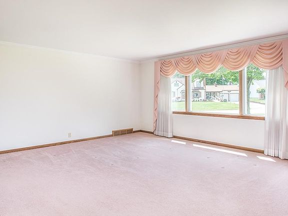5th image of 2702 Rosewae Dr