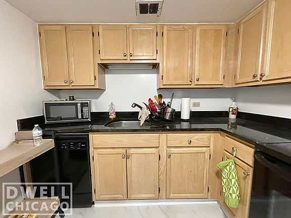 5th image of 200 N Dearborn St Unit 2701