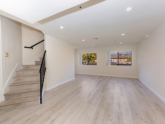 3rd image of 115 W Cypress St APT 6
