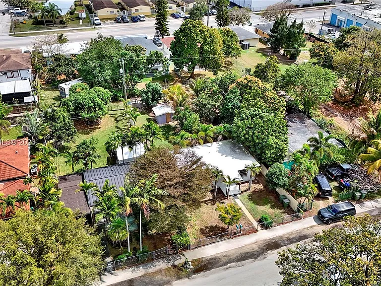 105 NW 7th Ave #A — Photo 31
