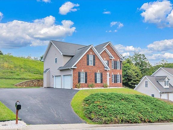 2nd image of 2925 Phillips Brook Ln