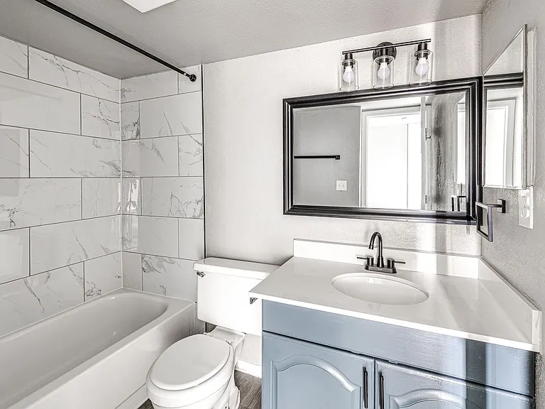Alexis Park Apartments — Photo 5