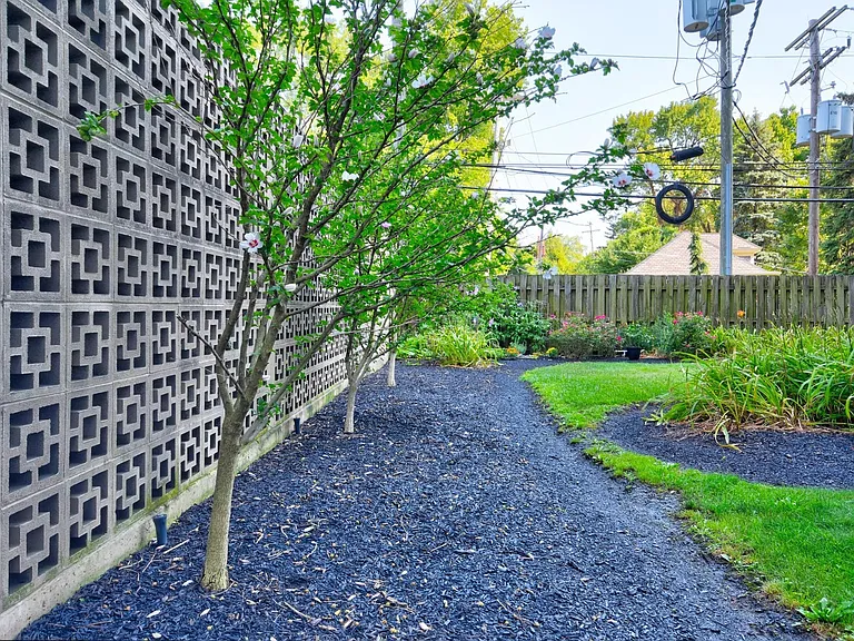 1620 E Broad St #408 — Photo 9