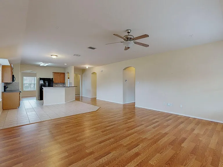 1065 Aviary — Photo 17
