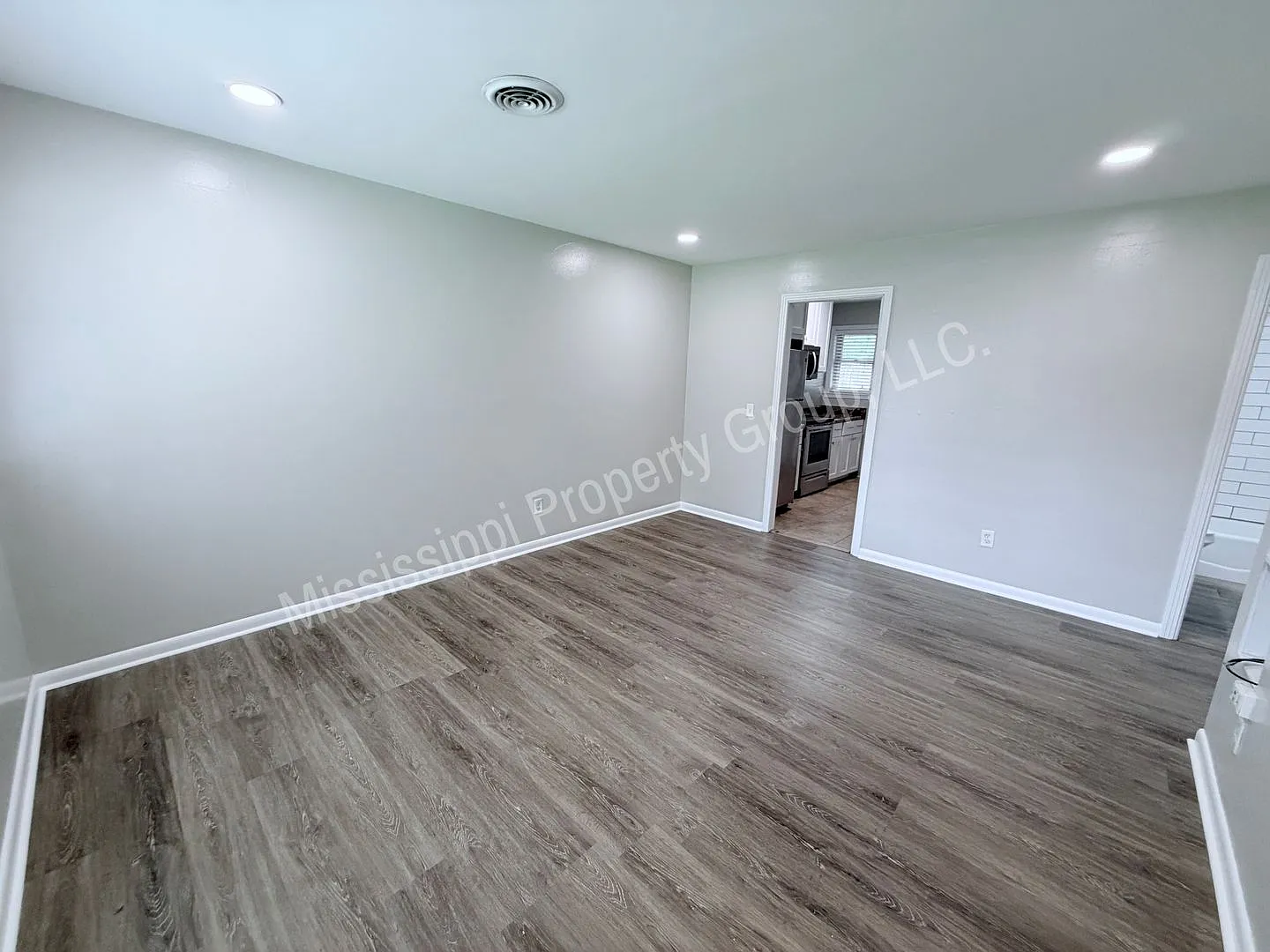 2br/2ba For Rent — Photo 2