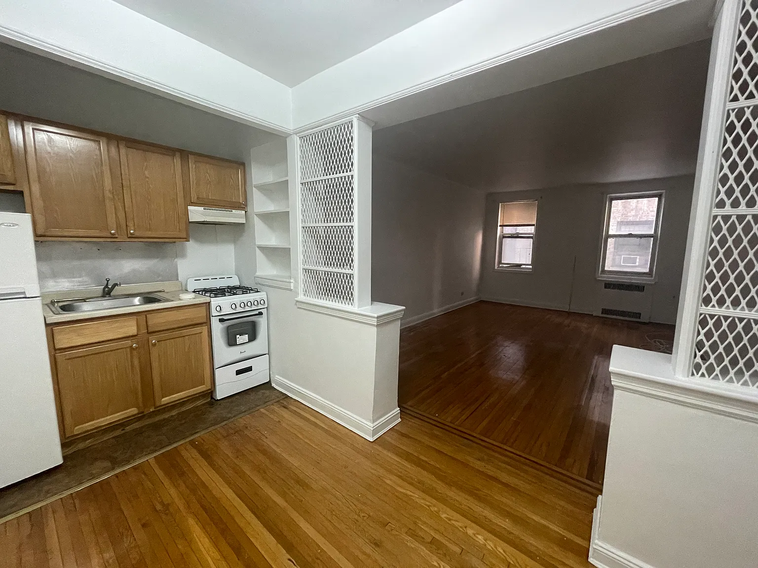 6574 Saunders St APT 1H photo 1