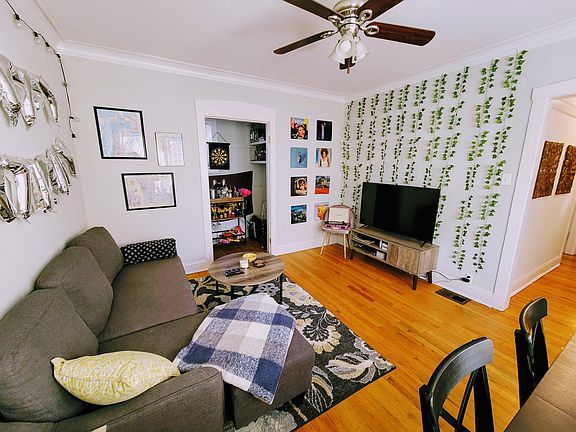 3rd image of 1502 W Rosemont Ave #1