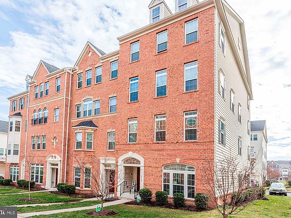 3rd image of 15157 Leicestershire St #52