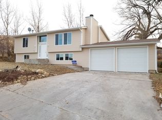 517 Sioux Dr, Evanston, WY 82930