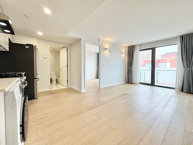 136-80 41st Ave #6F — Photo 2
