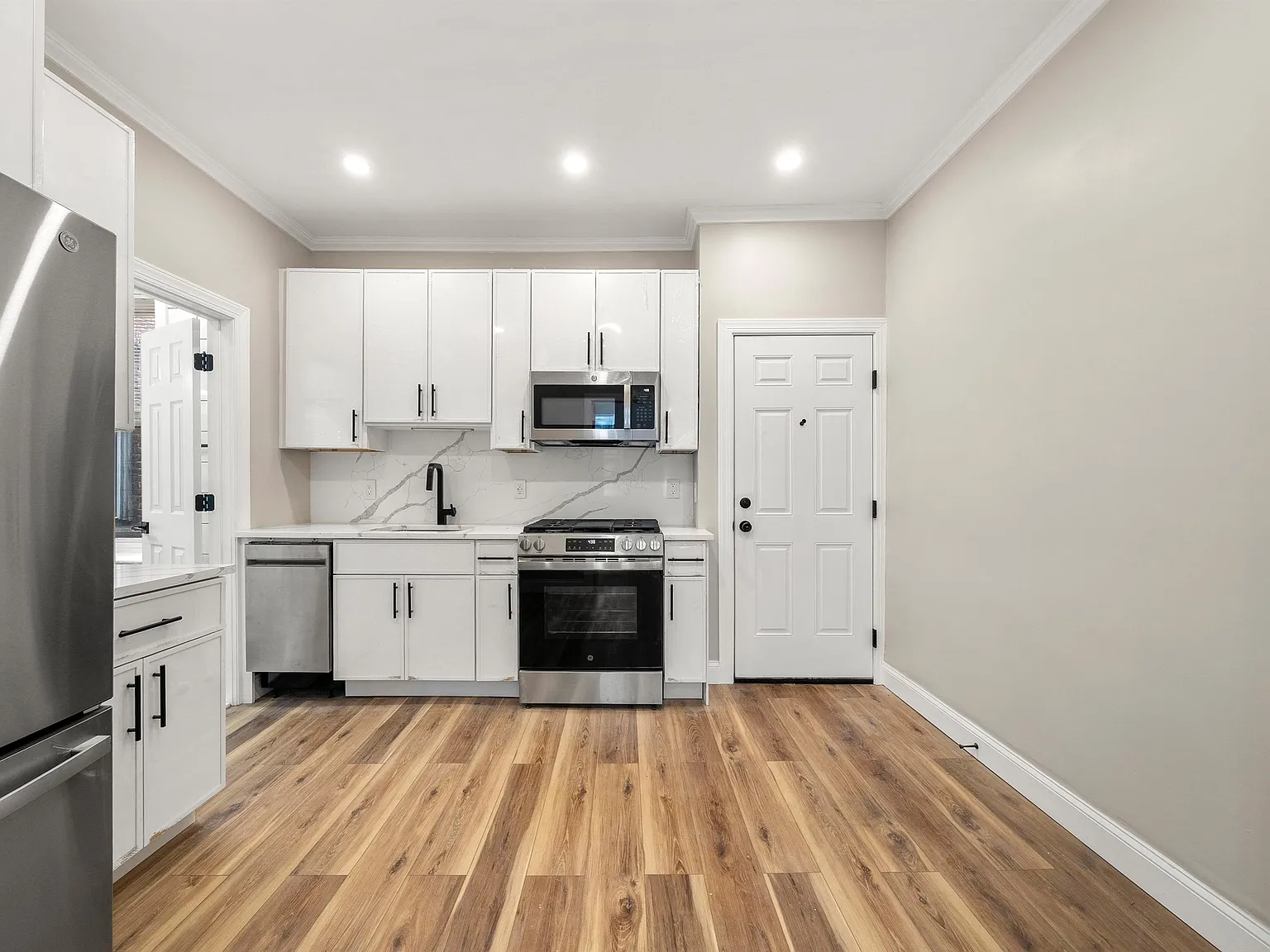 1 bed, 1.0 bath, $2,150 — Photo 3