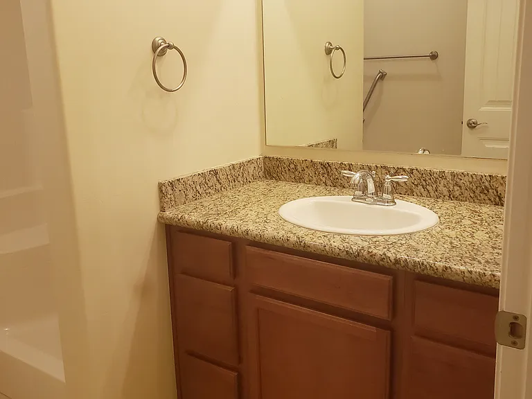 619 Hummel Village Ct #622B — Photo 8