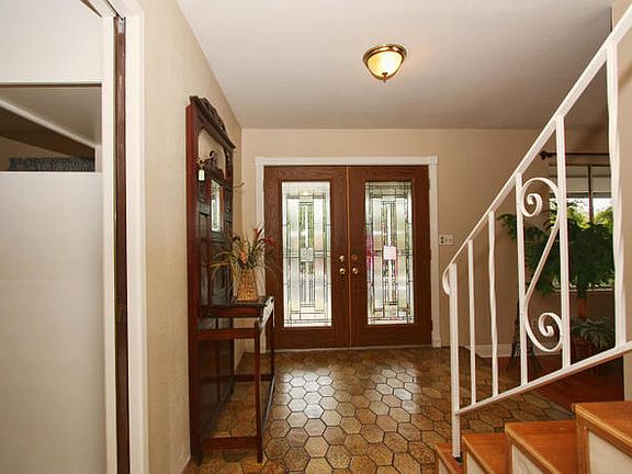 5th image of 5330 Comstock Ct