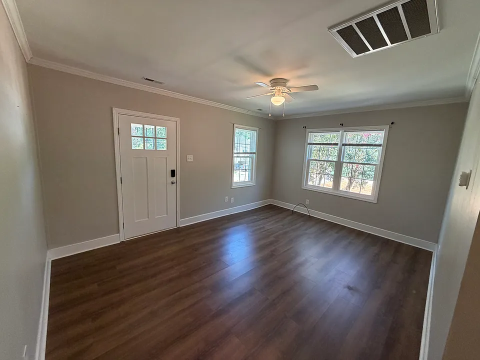 910 Marilyn Dr