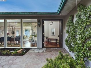 4473 SW Greenleaf Dr, Portland, OR 97221