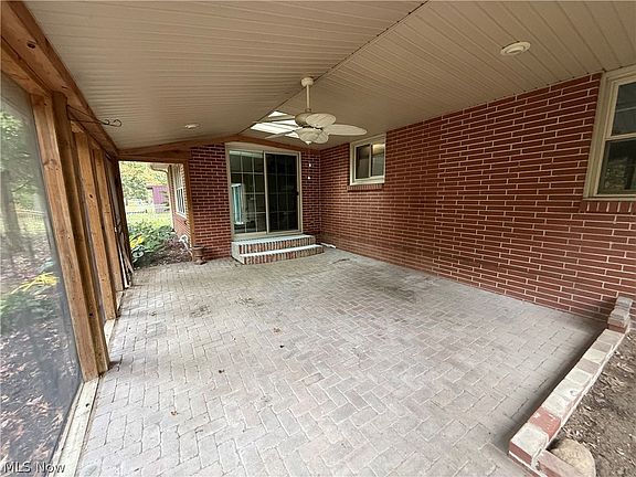4th image of 1998 Roberts Ln NE