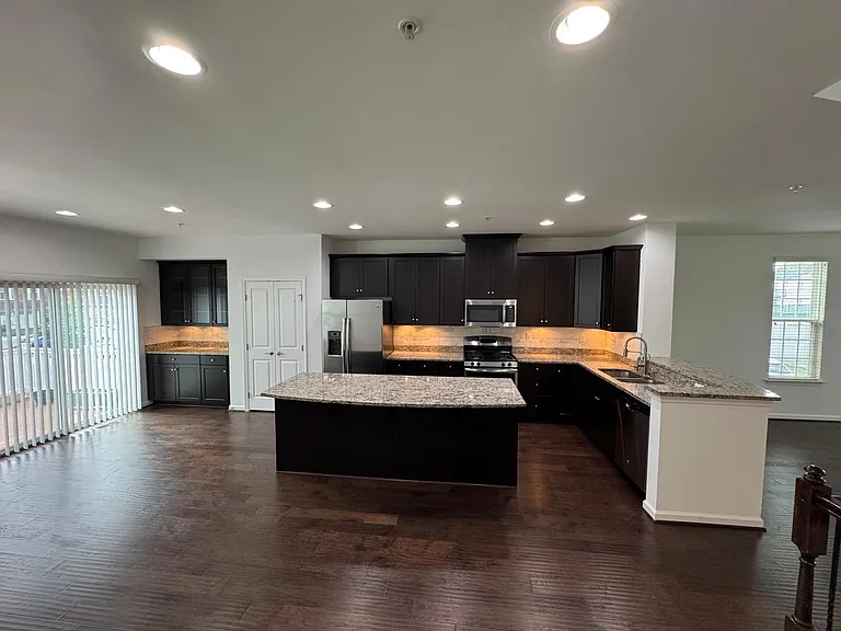 19501 Vaughn Landing Dr — Photo 2