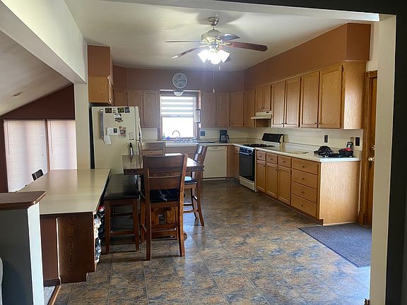 3rd image of 608 12th Ave