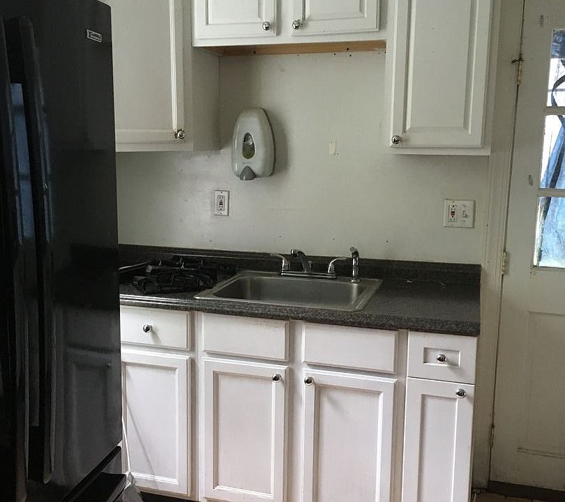 2nd image of 1908 Forster St